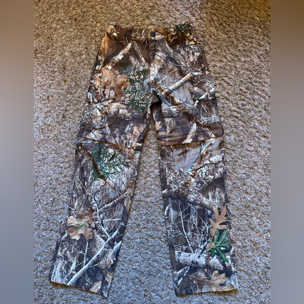 Boy’s Magellan Lightweight Camo Pants; Size M